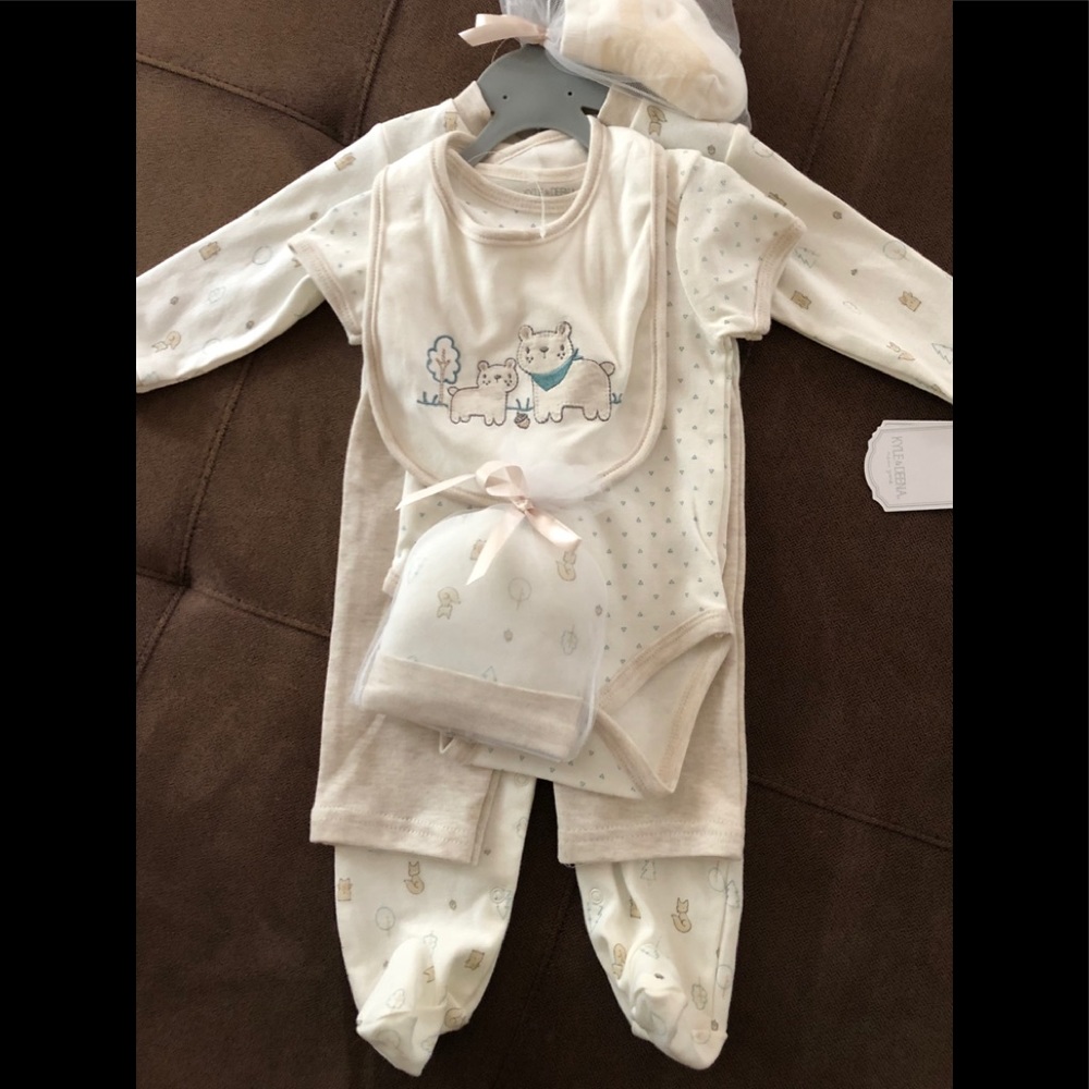 NWT!  Adorable 6 piece Kyle & Deena set.